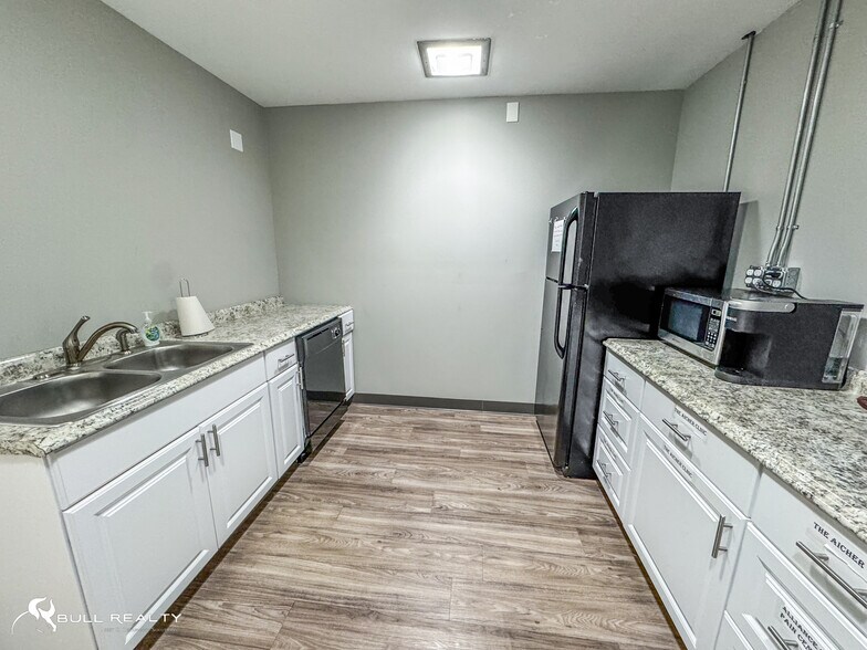 More Photos Of 35 W Church St, Jasper Office For Sale