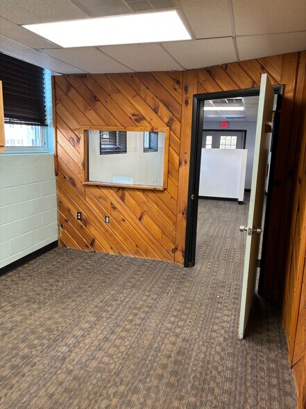 More Photos Of 202 S 6th St, Emmaus Light Manufacturing For Sale