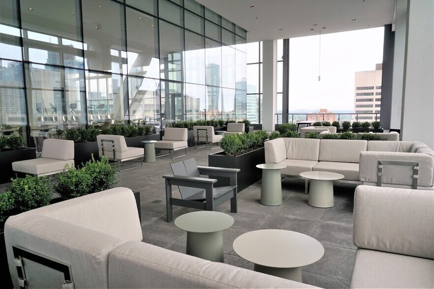 More Photos Of 480 University Ave, Toronto Office For Lease