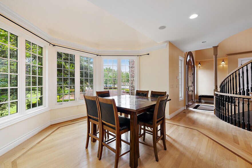 More Photos Of 10611 Lighthouse Pt, South Lyon Specialty For Sale