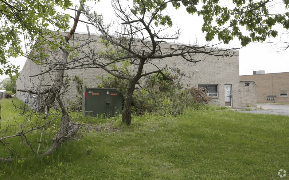 More Photos Of 217 Knickerbocker Ave, Bohemia Warehouse For Lease