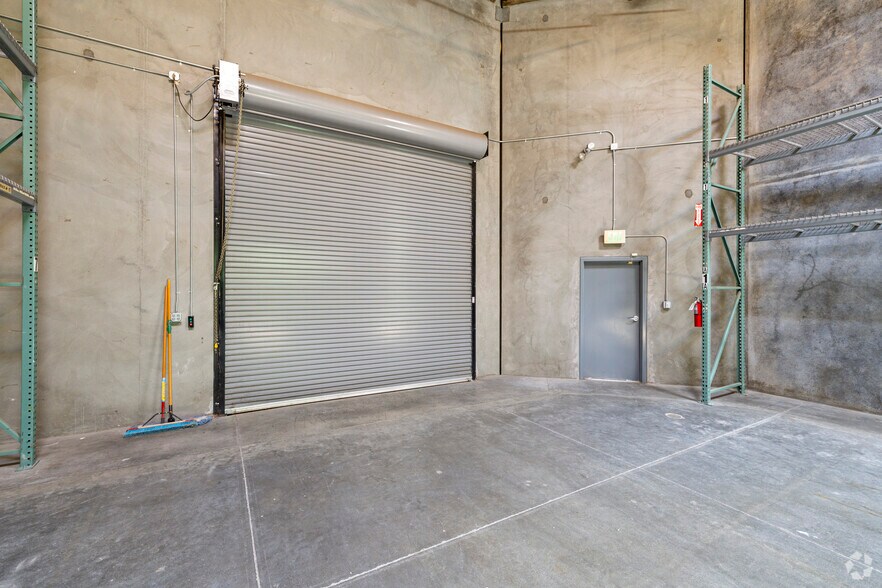 More Photos Of 64 Union Way, Vacaville Light Distribution For Lease