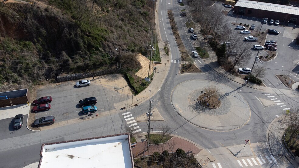 More Photos Of 109 Roberts St, Asheville General Retail For Sale