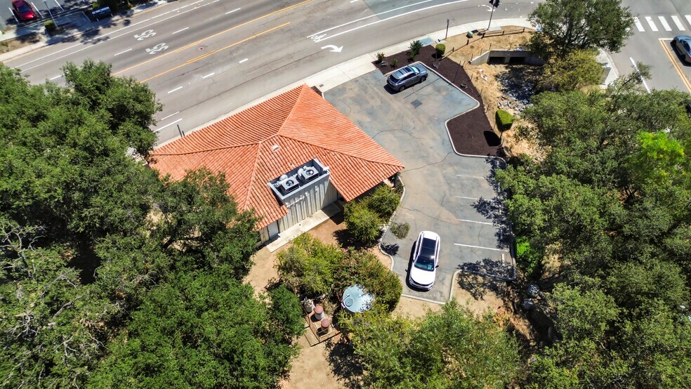 More Photos Of 1392 Tavern Rd, Alpine Freestanding For Sale