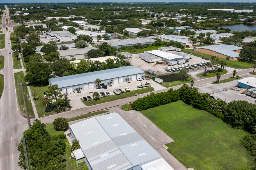 More Photos Of 6224 31st St E, Bradenton Warehouse For Lease
