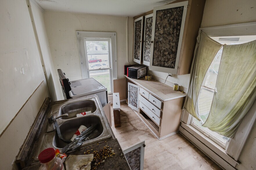 More Photos Of 123 E Madison Ave, Arkansas City Apartments For Sale