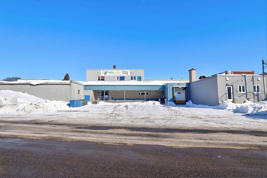 More Photos Of 630 Rue Poisson, Trois-Rivières Distribution For Lease