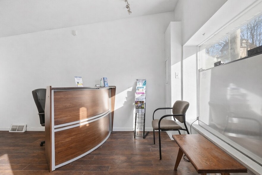 More Photos Of 2404 Saw Mill Run Blvd, Pittsburgh Storefront For Sale