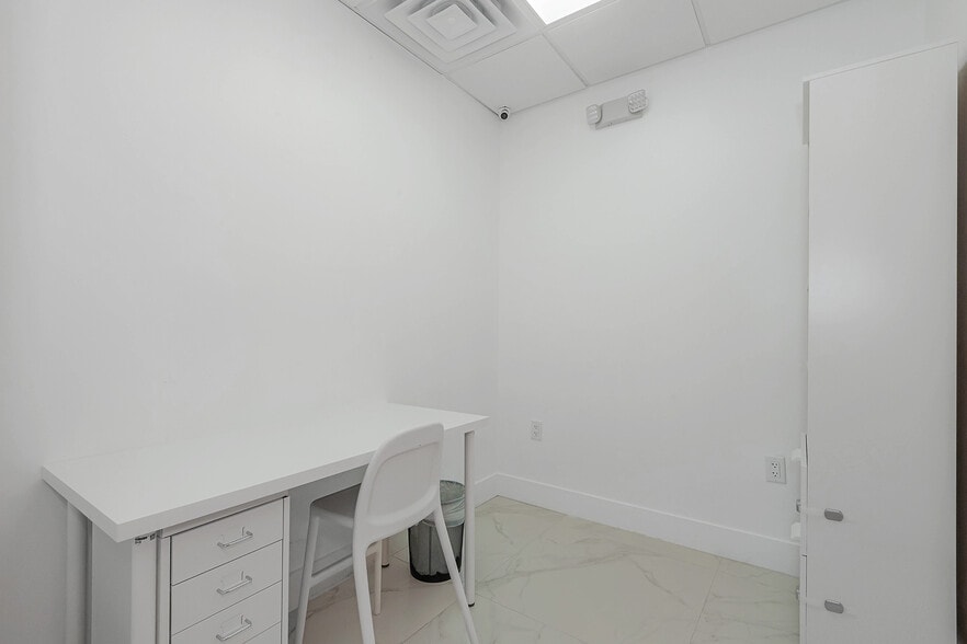 More Photos Of 1976-1992 E 4th Ave, Hialeah Storefront For Sale