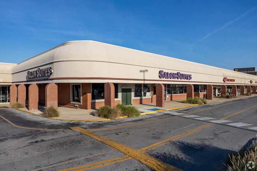 More Photos Of 5810-5900 Brainerd Rd, Chattanooga Unknown For Lease