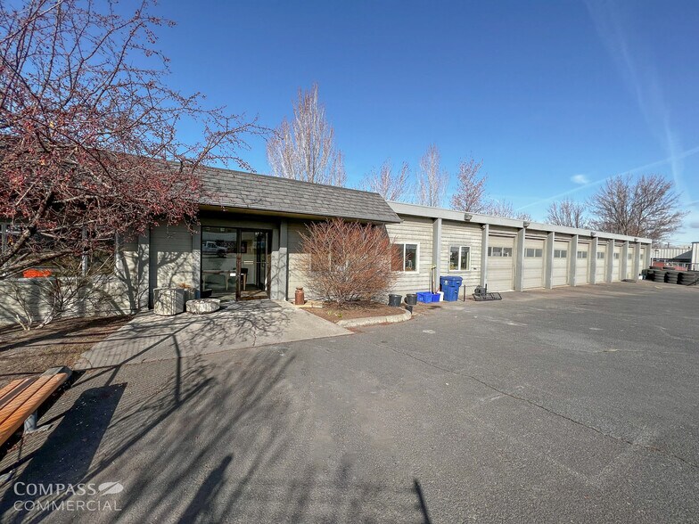 More Photos Of 100 NE Hawthorne Ave, Bend Flex For Lease