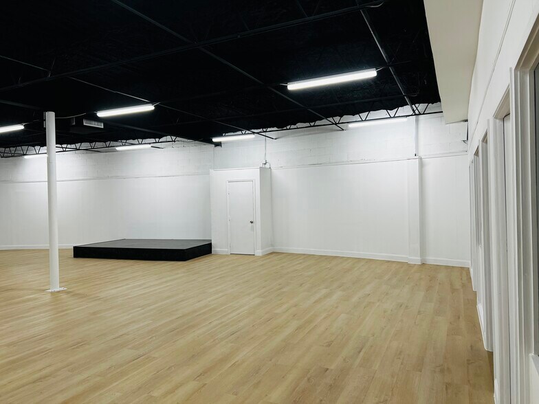 More Photos Of 2912 N Macarthur Blvd, Irving Medical For Sale