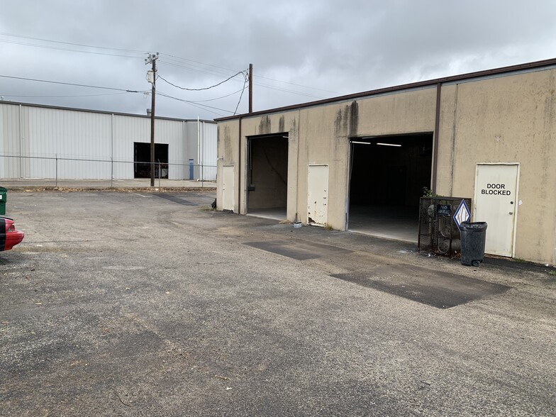 Primary Photo Of 136 Industrial Dr, Boerne Warehouse For Lease