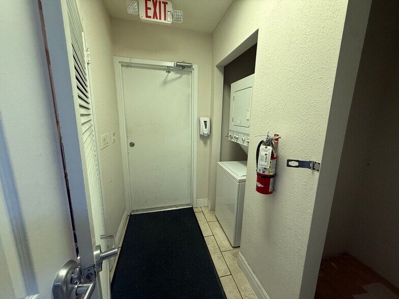 More Photos Of 9611 SW 40th St, Miami Medical For Sale