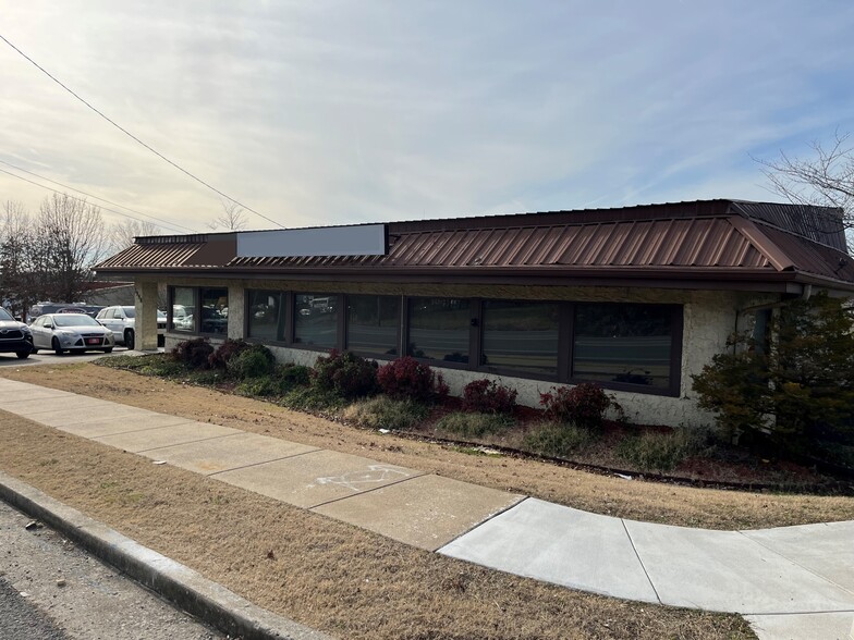 Primary Photo Of 3998 Dickerson Pike, Nashville General Retail For Sale