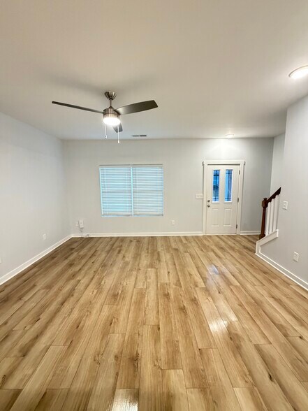 More Photos Of 422 Falls Pt SW, Madison Flex For Sale
