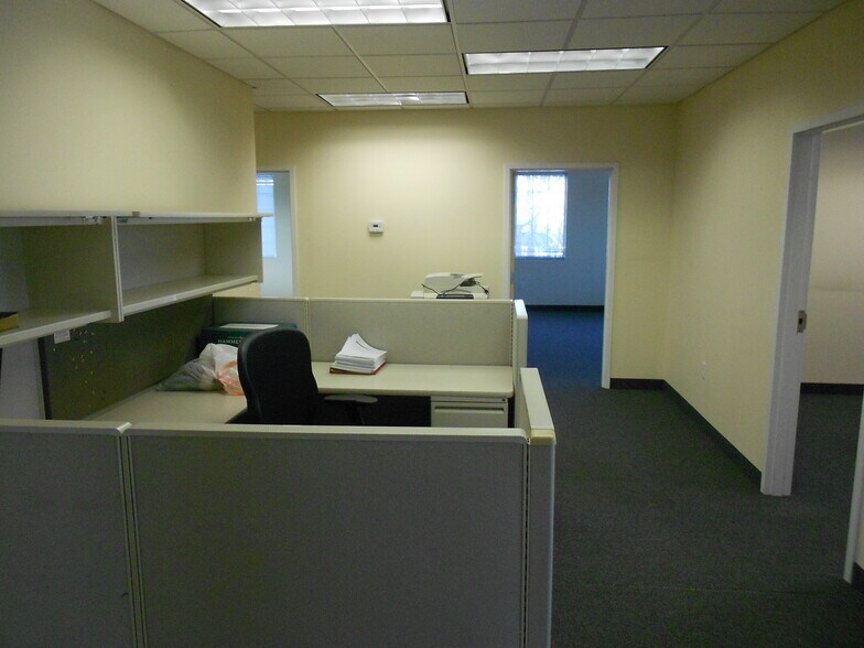 More Photos Of 31 Wichita Dr, Nicholasville Office For Sale