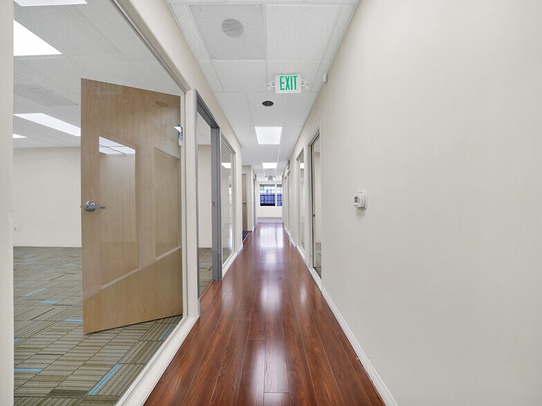 More Photos Of 2900 Bristol St, Costa Mesa Office For Sale