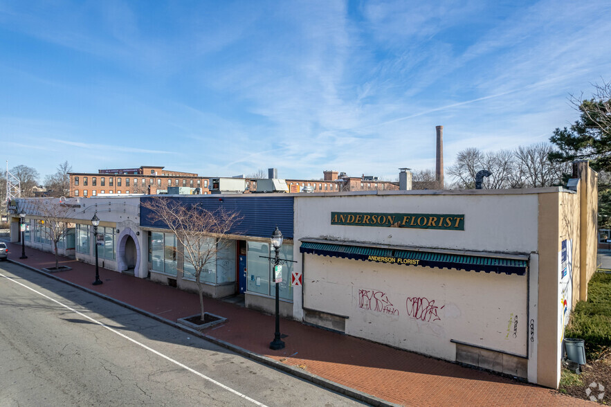 Primary Photo Of 200-226 Moody St, Waltham Freestanding For Sale