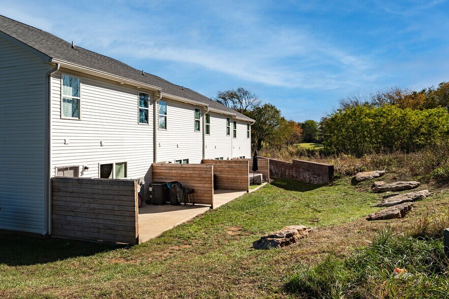 More Photos Of 304 Robert M Green Dr, Frankfort Apartments For Sale