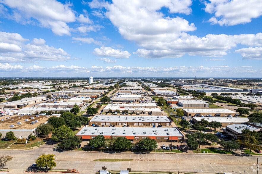 More Photos Of 1104 Summit Ave, Plano Showroom For Lease