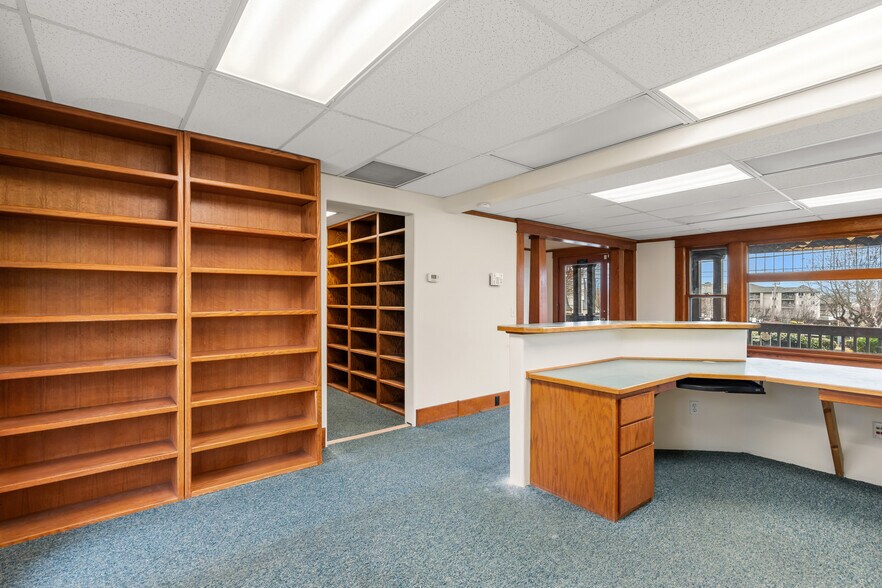 More Photos Of 858 NE A St, Grants Pass Office For Sale