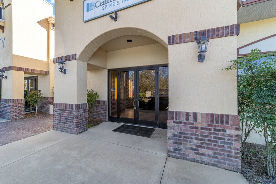 More Photos Of 809 County Road 466, The Villages Medical For Sale