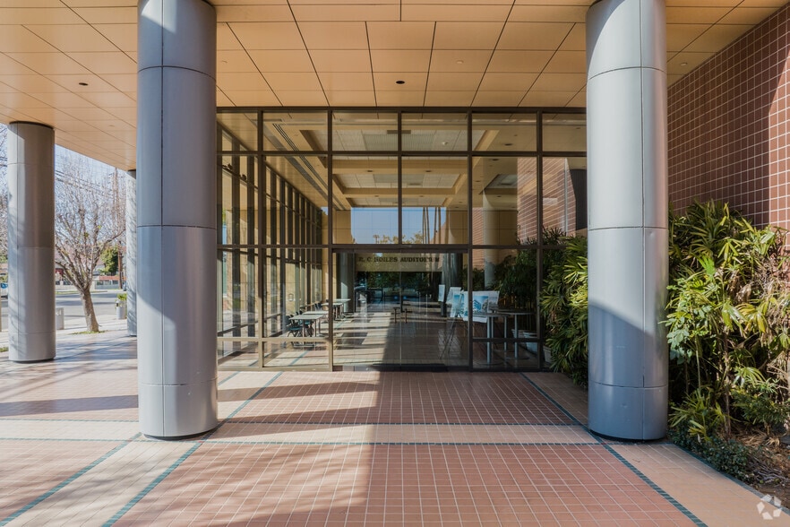 More Photos Of 625 N Grand Ave, Santa Ana Office For Sale