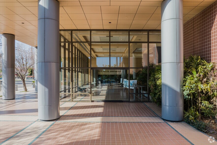 More Photos Of 625 N Grand Ave, Santa Ana Office For Lease