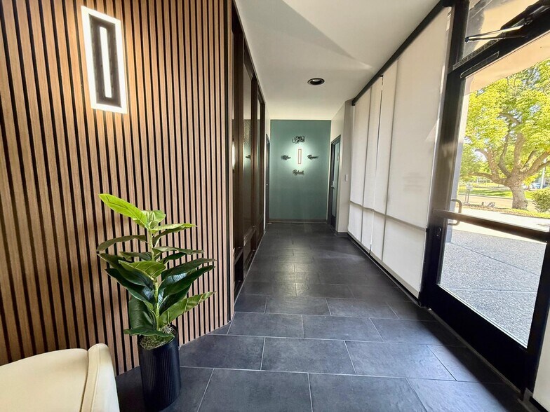 More Photos Of 1420 River Park Dr, Sacramento Office For Sale
