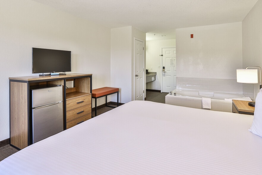 More Photos Of 43 Coosawatee Drive, East Ellijay Hotel For Sale