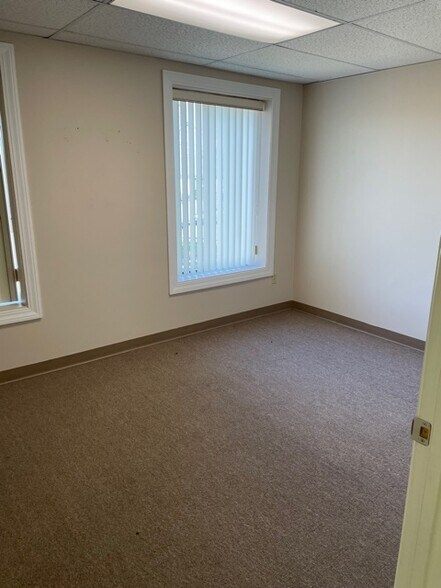 More Photos Of 355 Sackett Point Rd, North Haven Office For Lease