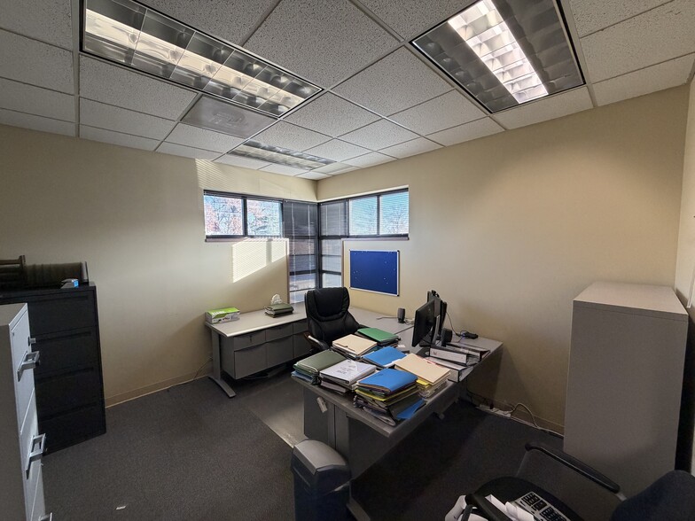 More Photos Of 17811 E 40 Hwy, Independence Office For Sale