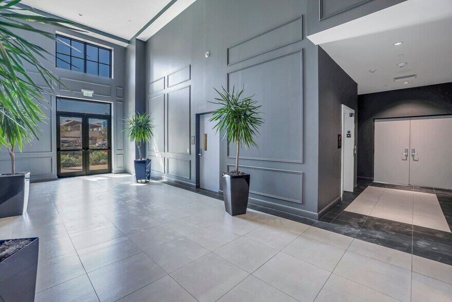 More Photos Of 895 Central Ave, Saint Petersburg Office For Lease