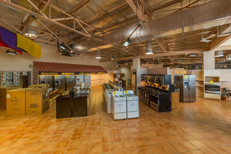 More Photos Of 13340 Leopard St, Corpus Christi Storefront For Sale