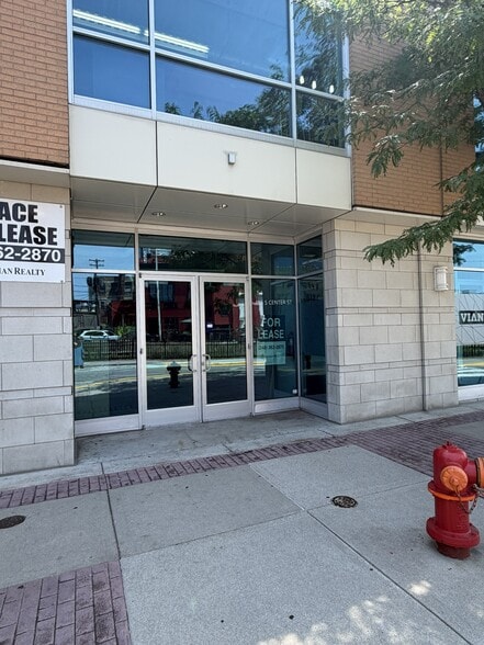 More Photos Of 125 W 4th St, Royal Oak Storefront Retail Office For Lease
