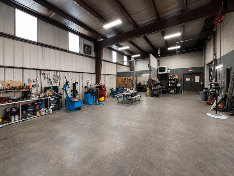 More Photos Of 2626 E 139th St, Burnham Service For Sale