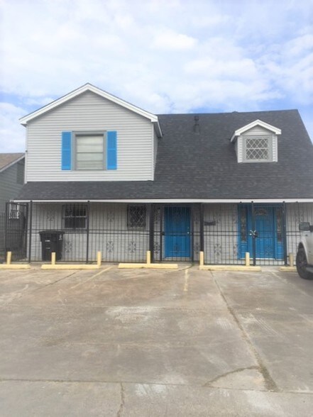 Primary Photo Of 8453 Howard Dr, Houston Medical For Lease