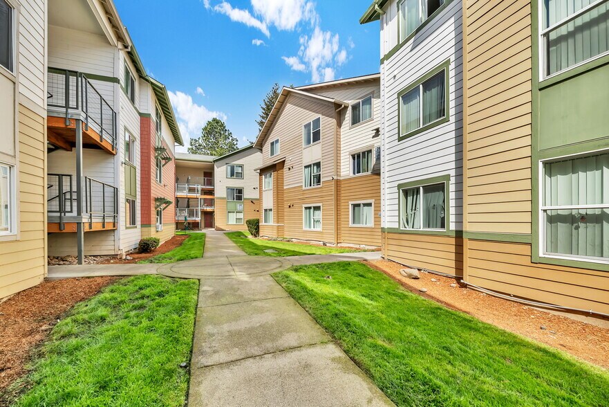 More Photos Of 2441 SE 171st Ave, Portland Apartments For Sale