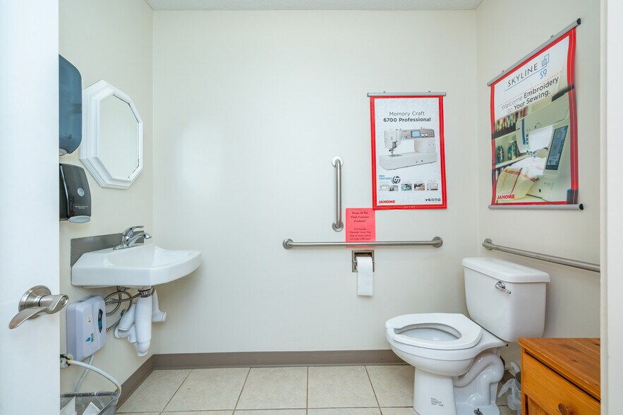 More Photos Of 15 Main St SE, Bondurant Storefront For Sale