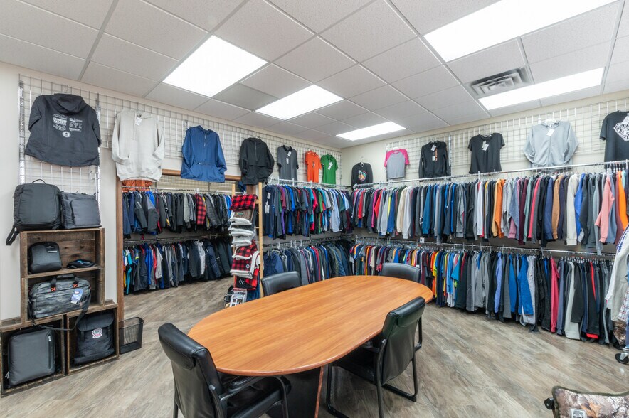 More Photos Of 4602 50 St, Stettler Light Manufacturing For Sale