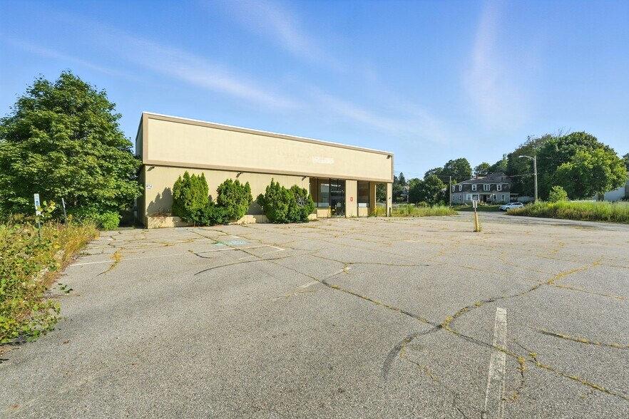 More Photos Of 250 Central St, Winchendon Drugstore For Lease