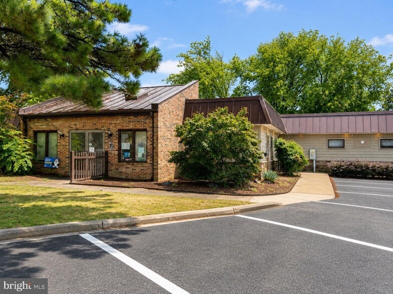 More Photos Of 404 Snow Hill Rd, Salisbury Veterinarian Kennel For Lease