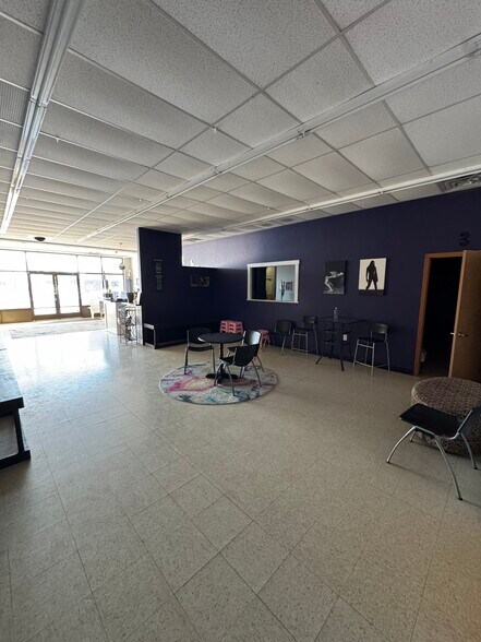 More Photos Of 728 Schelfhout Ln, Kimberly Freestanding For Lease