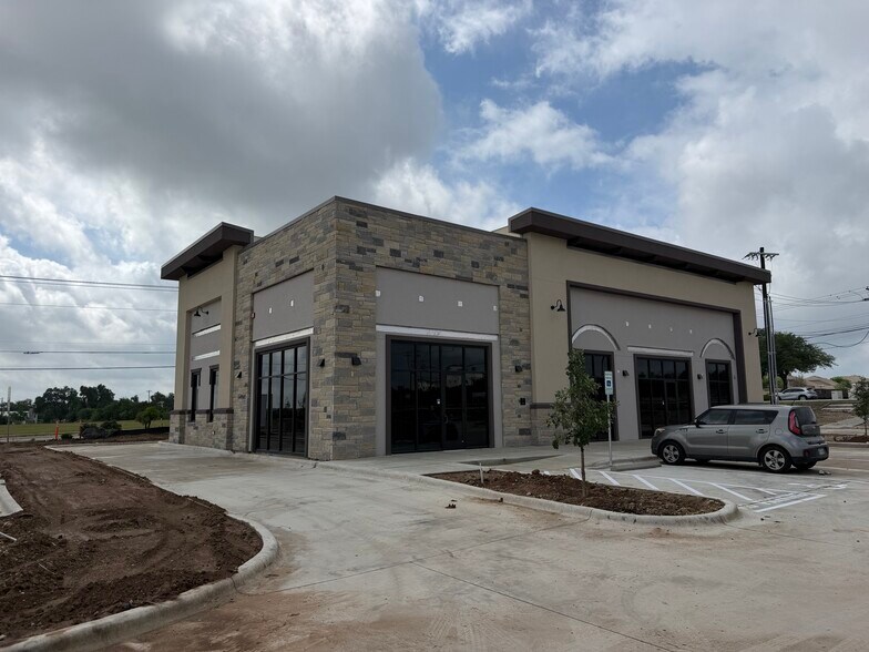 Primary Photo Of 1012 Municipal Dr, Leander Storefront For Sale