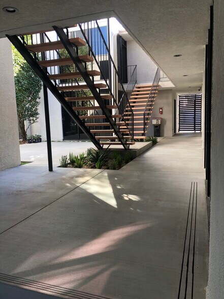 More Photos Of 8932 Reseda Blvd, Northridge Office For Lease