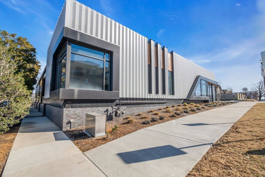 More Photos Of 2200 8th Ave S, Nashville Showroom For Lease
