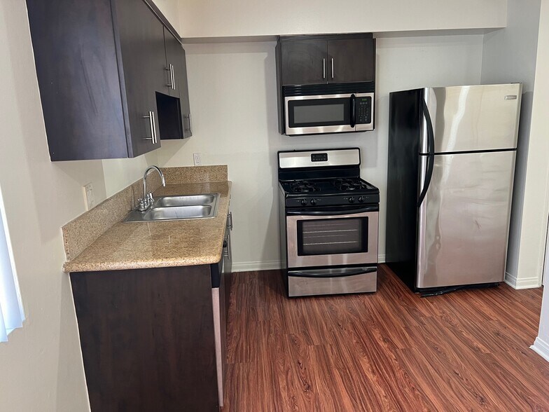 More Photos Of 843 S Ardmore Ave, Los Angeles Apartments For Sale