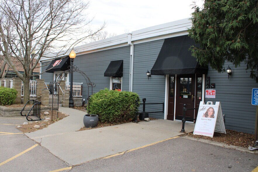 More Photos Of 310-340 Water St, Excelsior Freestanding For Lease