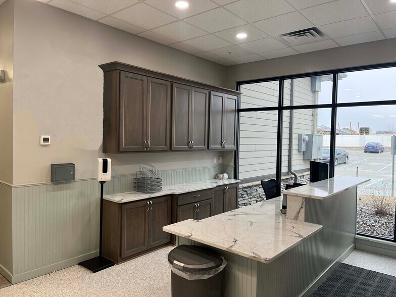 More Photos Of 1606 NW Irvinedale Dr, Ankeny General Retail For Sale